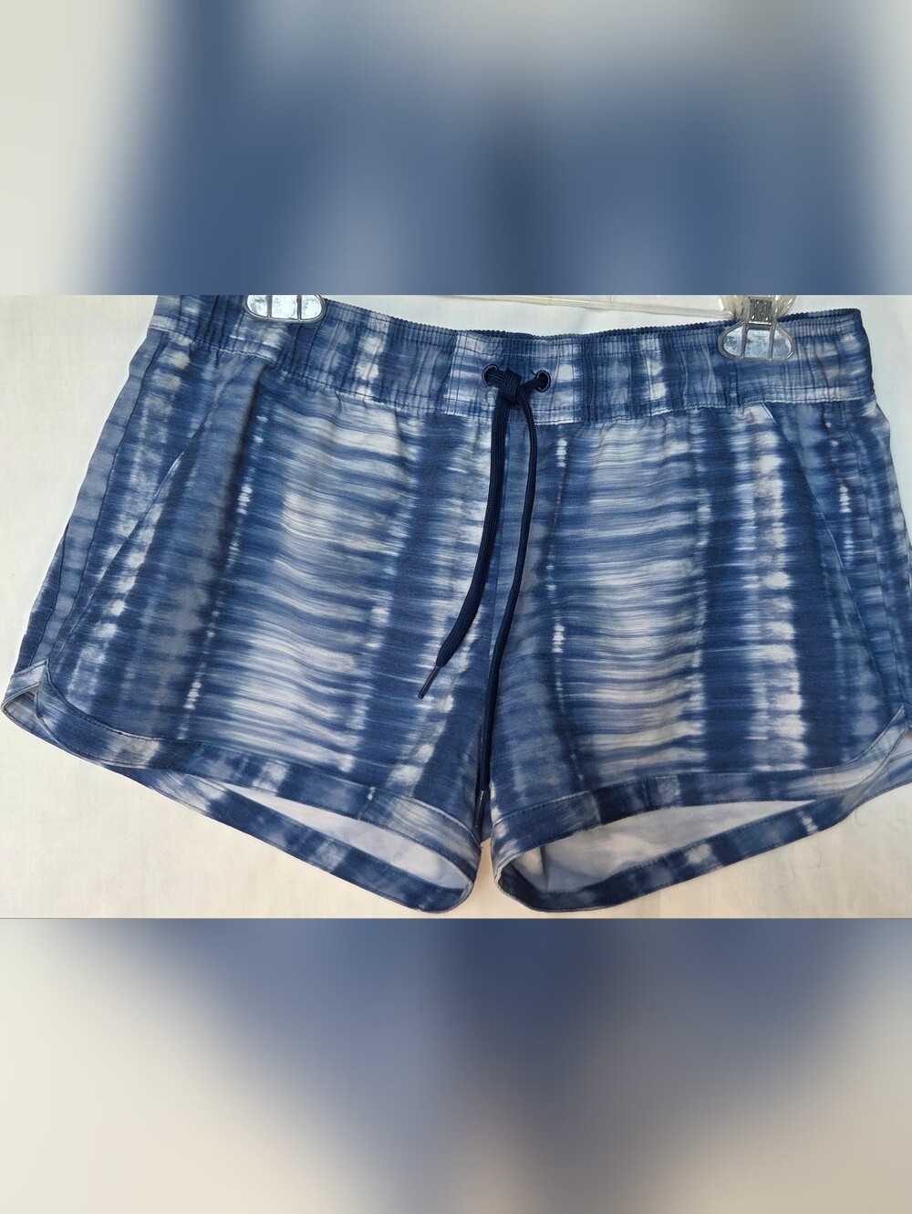prAna Tie Dye Women’s Shorts Sz S Blue White Elastic Waist Drawstring Casual Fun